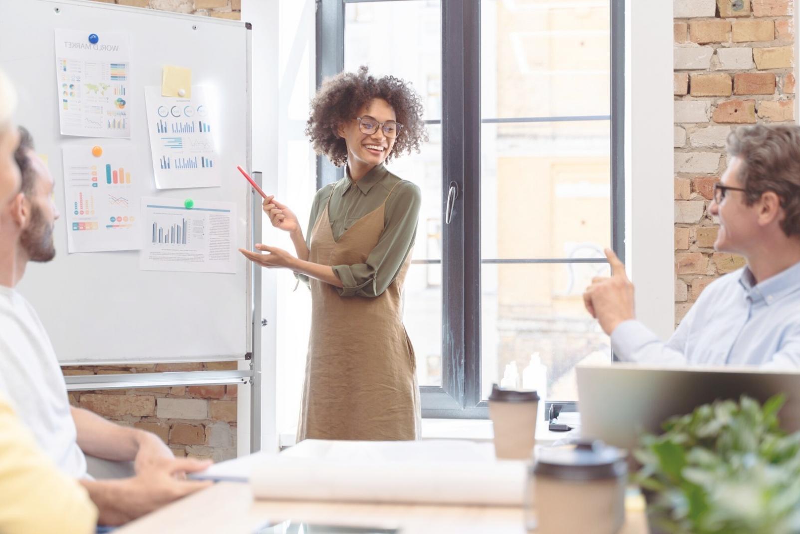 Consultation financière personnalisée dans un environnement professionnel
